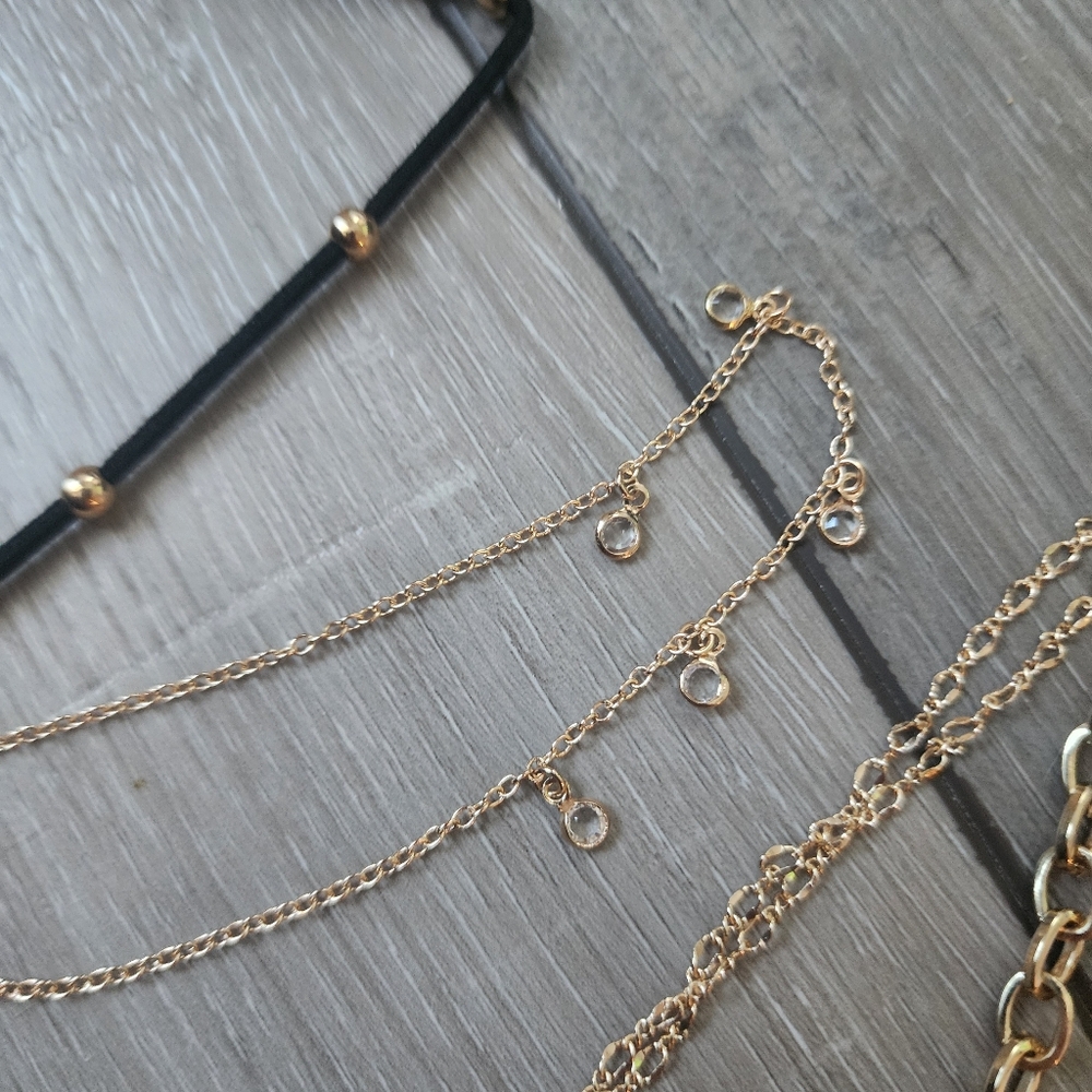 Chokers - Picture 14 of 16